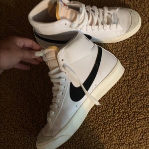 NIKE BLAZERS